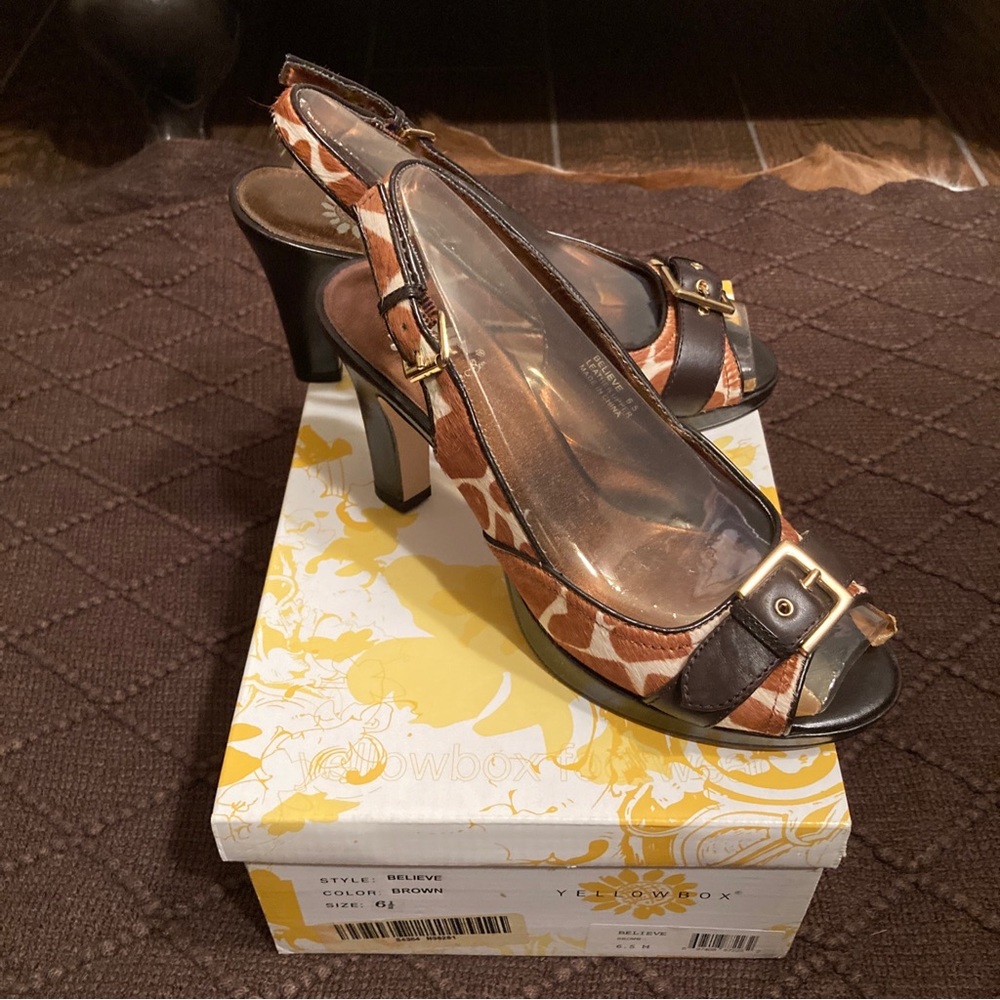 Yellow box giraffe cow Hyde heels